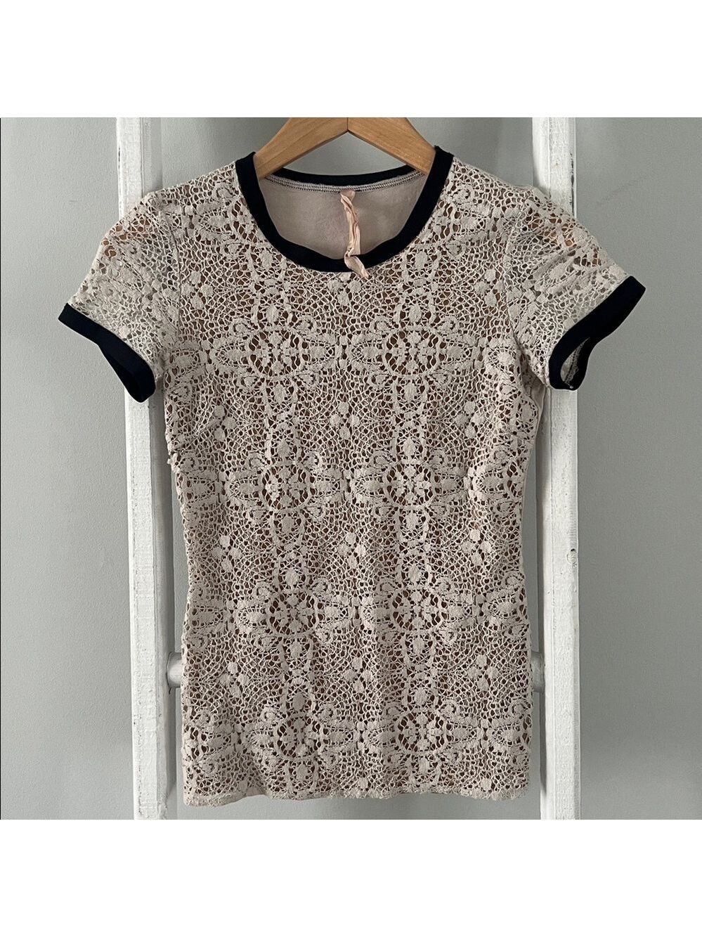 Bailey 44 Cream and Black Lace Short Sleeve elevates tee shirt Top size xs